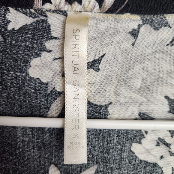 Spiritual Gangster Maya Women’s Size OS Black Floral Tie Front Kimono Duster - Picture 4 of 8